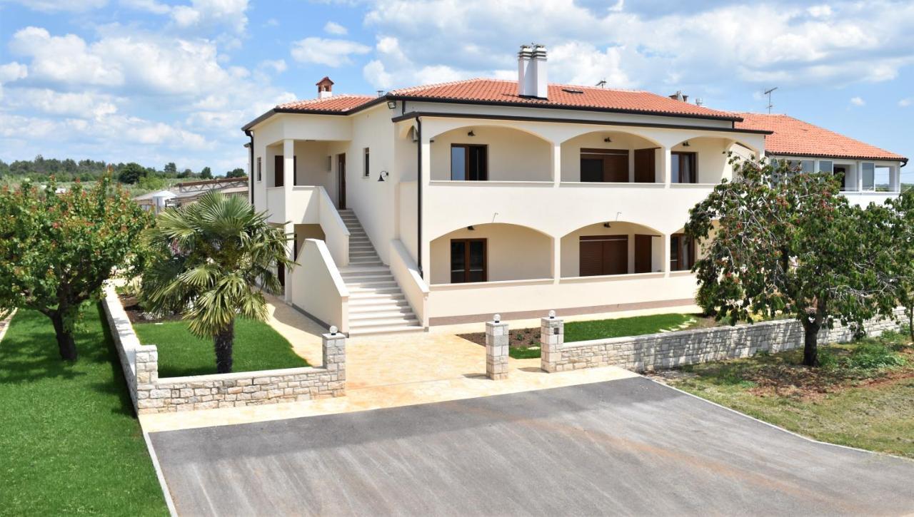 Apartmani Diana Novigrad Istria Exteriér fotografie